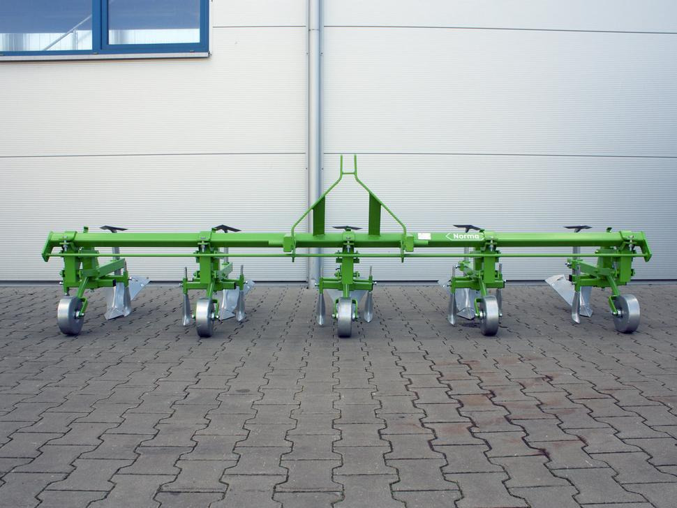 Bomet Jäthacke-Häufler / Hoe ridger / Butteuse / Rincalzatore assolcatore / Полольник-окучник / Obsypnik - Jordforbedring maskin: bilde 5 Bomet Jäthacke-Häufler / Hoe ridger / Butteuse / Rincalzatore assolcatore / Полольник-окучник / Obsypnik - Jordforbedring maskin: bilde 5