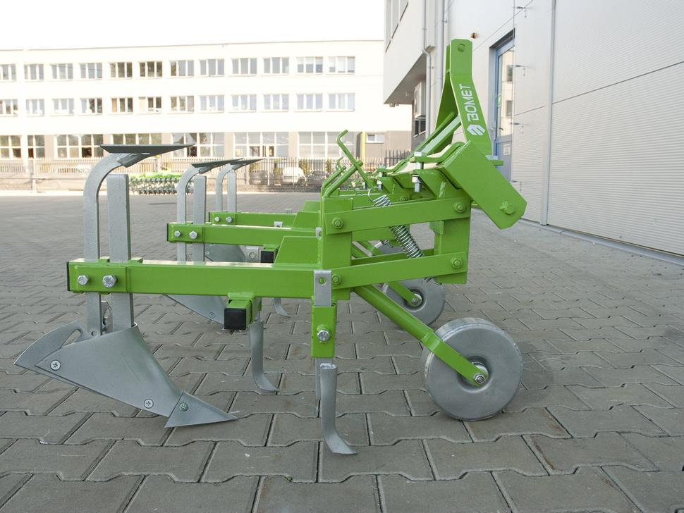 Bomet Jäthacke-Häufler / Hoe ridger / Butteuse / Rincalzatore assolcatore / Полольник-окучник / Obsypnik - Jordforbedring maskin: bilde 3 Bomet Jäthacke-Häufler / Hoe ridger / Butteuse / Rincalzatore assolcatore / Полольник-окучник / Obsypnik - Jordforbedring maskin: bilde 3