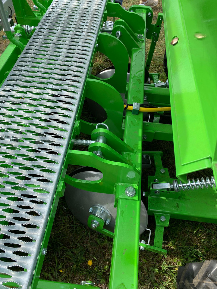 Bomet Kartoffelpflanzmaschine / Potato planter / Planteuse de pomme de terre / Piantapatate / Sadzarka ziemniaków - Potetsetter: bilde 5 Bomet Kartoffelpflanzmaschine / Potato planter / Planteuse de pomme de terre / Piantapatate / Sadzarka ziemniaków - Potetsetter: bilde 5