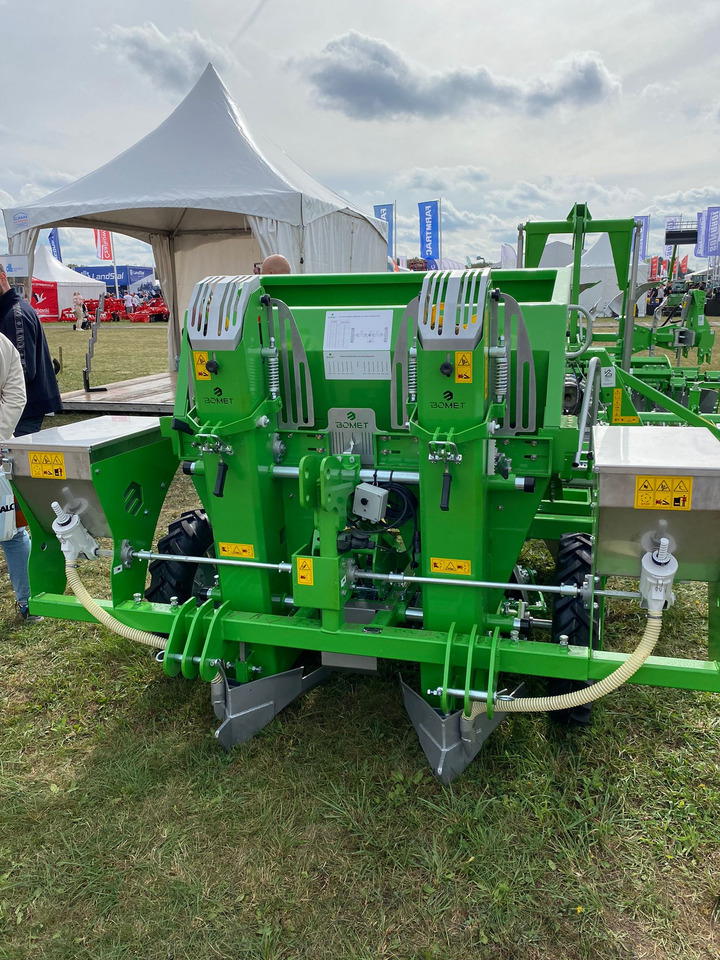 Bomet Kartoffelpflanzmaschine / Potato planter / Planteuse de pomme de terre / Piantapatate / Sadzarka ziemniaków - Potetsetter: bilde 1 Bomet Kartoffelpflanzmaschine / Potato planter / Planteuse de pomme de terre / Piantapatate / Sadzarka ziemniaków - Potetsetter: bilde 1