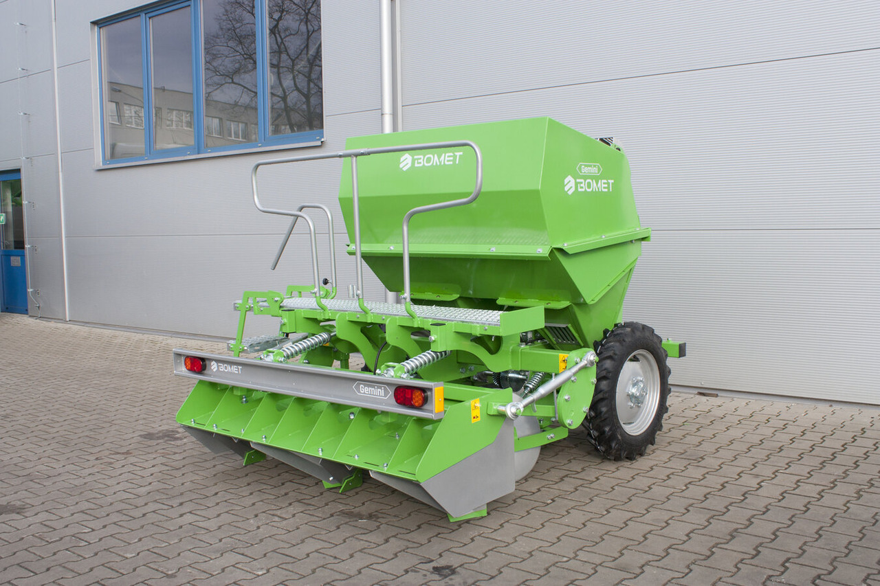 Bomet Kartoffelpflanzmaschine / Potato planter / Planteuse de pomme de terre / Piantapatate / Sadzarka ziemniaków - Potetsetter: bilde 3 Bomet Kartoffelpflanzmaschine / Potato planter / Planteuse de pomme de terre / Piantapatate / Sadzarka ziemniaków - Potetsetter: bilde 3