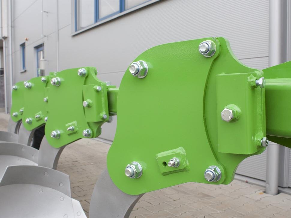 Ny Plog Bomet Pflüge / Single-beam plow / Charrue mono-poutre / Aratro / Плуг / Pług jednobelkowy Libra 3+1: bilde 6 Ny Plog Bomet Pflüge / Single-beam plow / Charrue mono-poutre / Aratro / Плуг / Pług jednobelkowy Libra 3+1: bilde 6