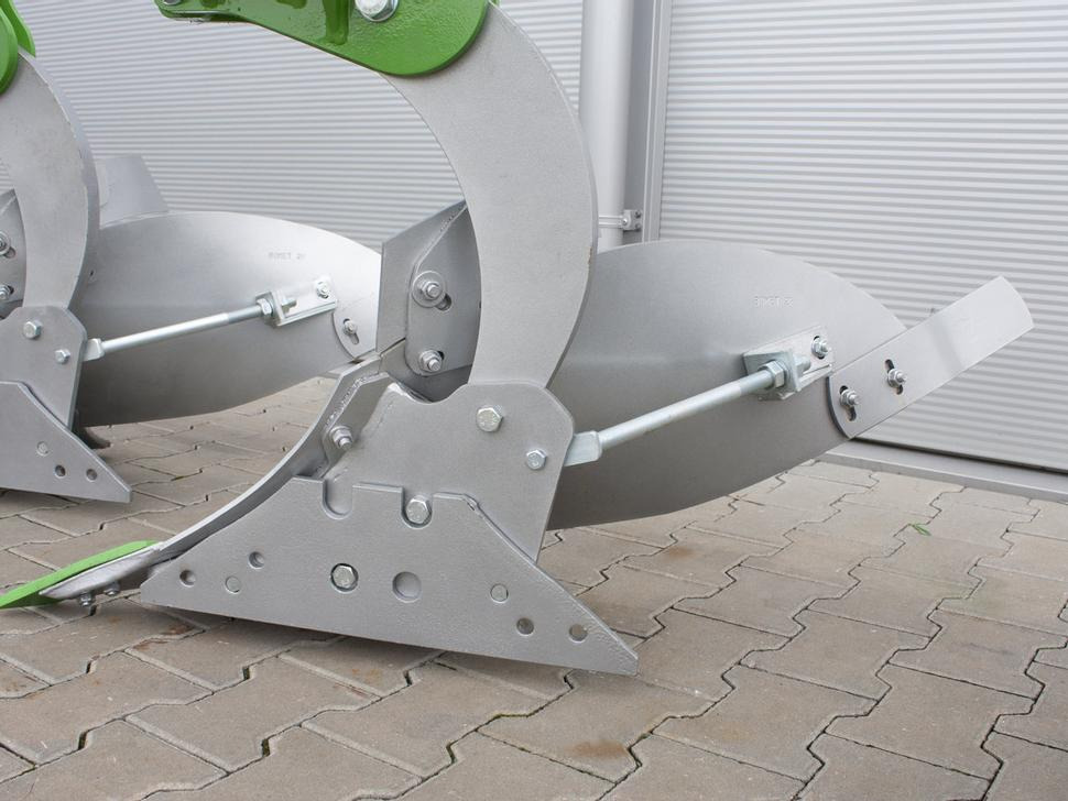 Ny Plog Bomet Pflüge / Single-beam plow / Charrue mono-poutre / Aratro / Плуг / Pług jednobelkowy Libra 3+1: bilde 10 Ny Plog Bomet Pflüge / Single-beam plow / Charrue mono-poutre / Aratro / Плуг / Pług jednobelkowy Libra 3+1: bilde 10