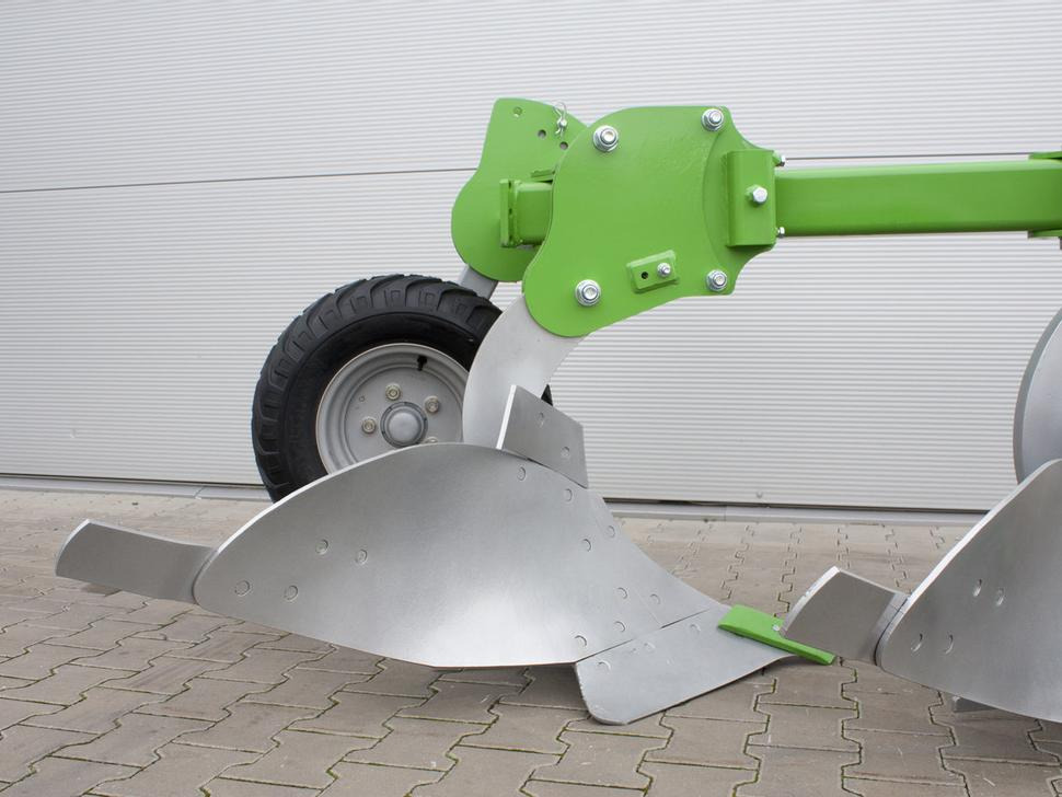 Ny Plog Bomet Pflüge / Single-beam plow / Charrue mono-poutre / Aratro / Плуг / Pług jednobelkowy Libra 3+1: bilde 7 Ny Plog Bomet Pflüge / Single-beam plow / Charrue mono-poutre / Aratro / Плуг / Pług jednobelkowy Libra 3+1: bilde 7