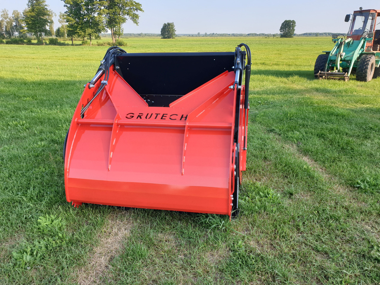 Grutech Futterverteilschaufel / Silage mixer bucket / Godet desileur / Łyżka do zadawania paszy - Silo-utstyr: bilde 2 Grutech Futterverteilschaufel / Silage mixer bucket / Godet desileur / Łyżka do zadawania paszy - Silo-utstyr: bilde 2