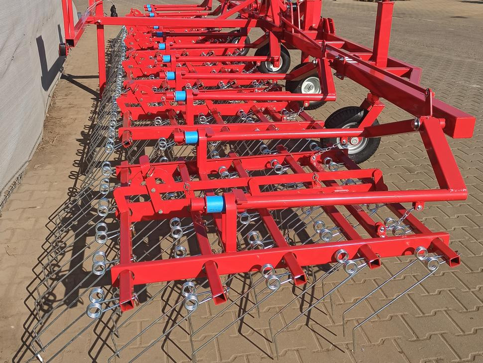 METAL-TECHNIK Hackstriegel / Weeder / Herse étrille / Sarchiatrice / Прополочная машина / Chwastownik 9 m - Halmstrigle: bilde 2 METAL-TECHNIK Hackstriegel / Weeder / Herse étrille / Sarchiatrice / Прополочная машина / Chwastownik 9 m - Halmstrigle: bilde 2