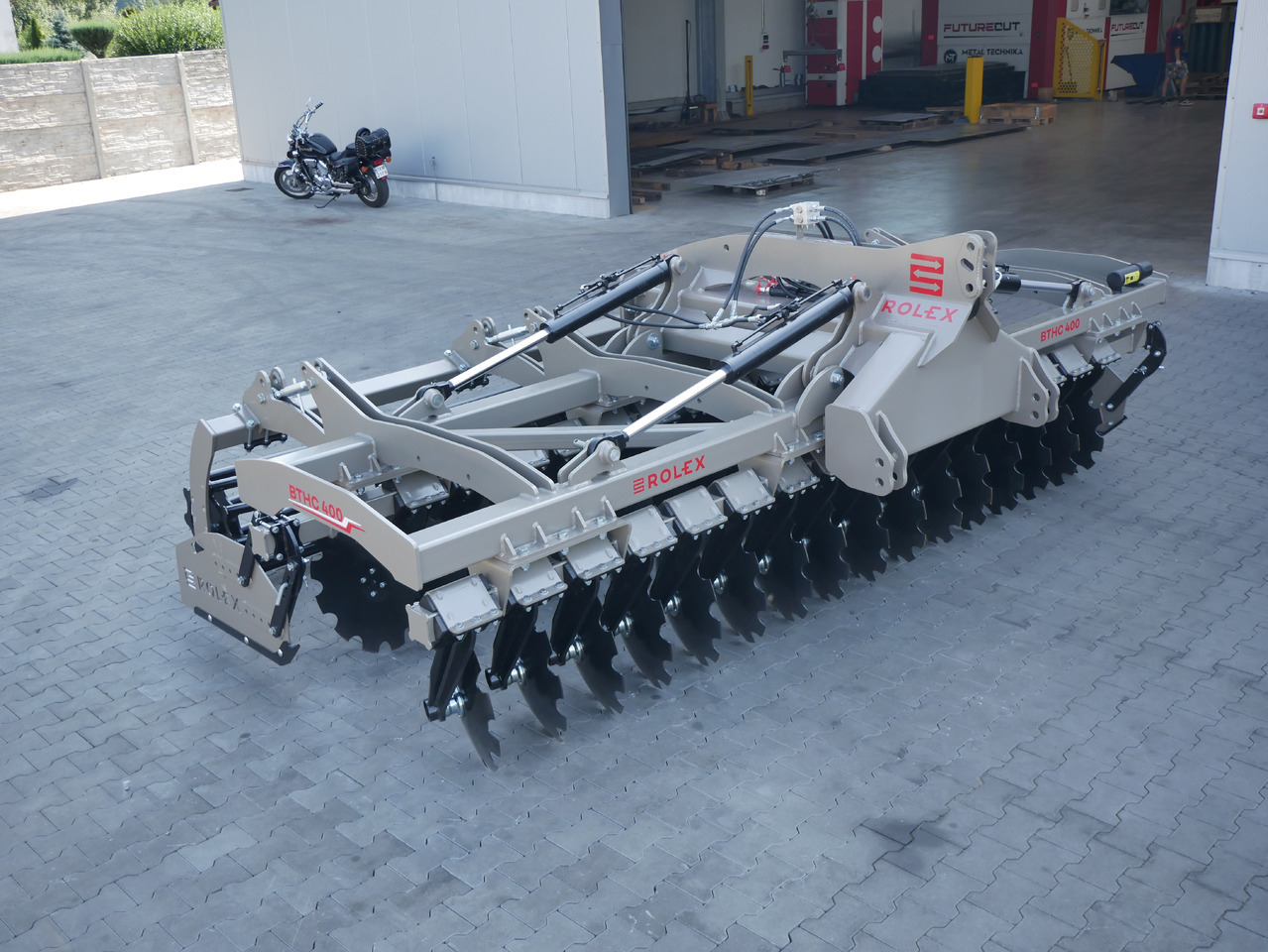 ROLEX Hydraulische Scheibenegge / Hydraulic discs harrow / Dechaumeur à disques / Erpice a dischi / Гидравлическая дисковая борона тяжёлая / Brona talerzowa hydraulicznie składana ciężka 4 m - Skålharv: bilde 4 ROLEX Hydraulische Scheibenegge / Hydraulic discs harrow / Dechaumeur à disques / Erpice a dischi / Гидравлическая дисковая борона тяжёлая / Brona talerzowa hydraulicznie składana ciężka 4 m - Skålharv: bilde 4