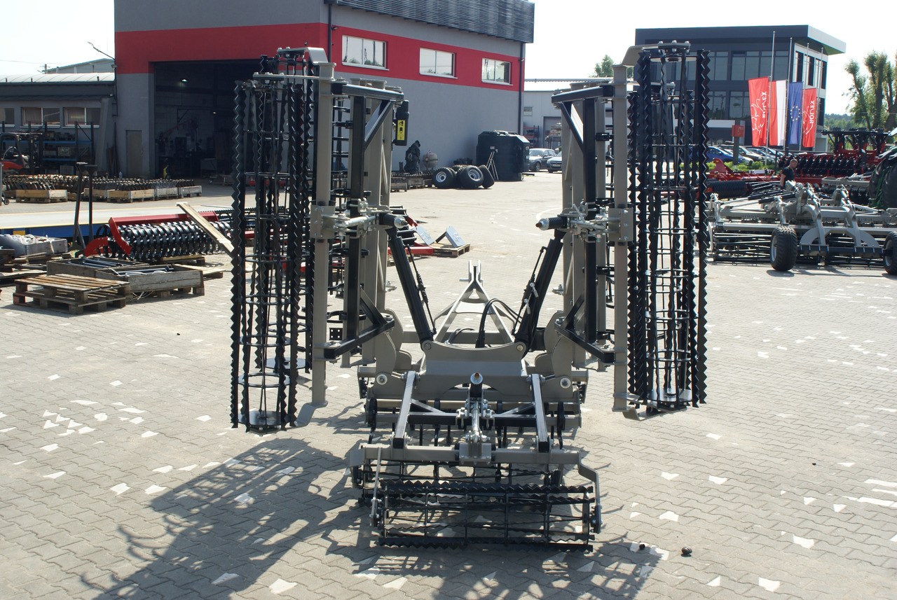 ROLEX Saatbettkombination / Hydraulically cultivator / Vibroculteur / Aggregato di coltivazione / Почвообрабатывающий гидравлический складывающийся агрегат / Agregat uprawowy hydraulicznie składany - Kultivator: bilde 3 ROLEX Saatbettkombination / Hydraulically cultivator / Vibroculteur / Aggregato di coltivazione / Почвообрабатывающий гидравлический складывающийся агрегат / Agregat uprawowy hydraulicznie składany - Kultivator: bilde 3