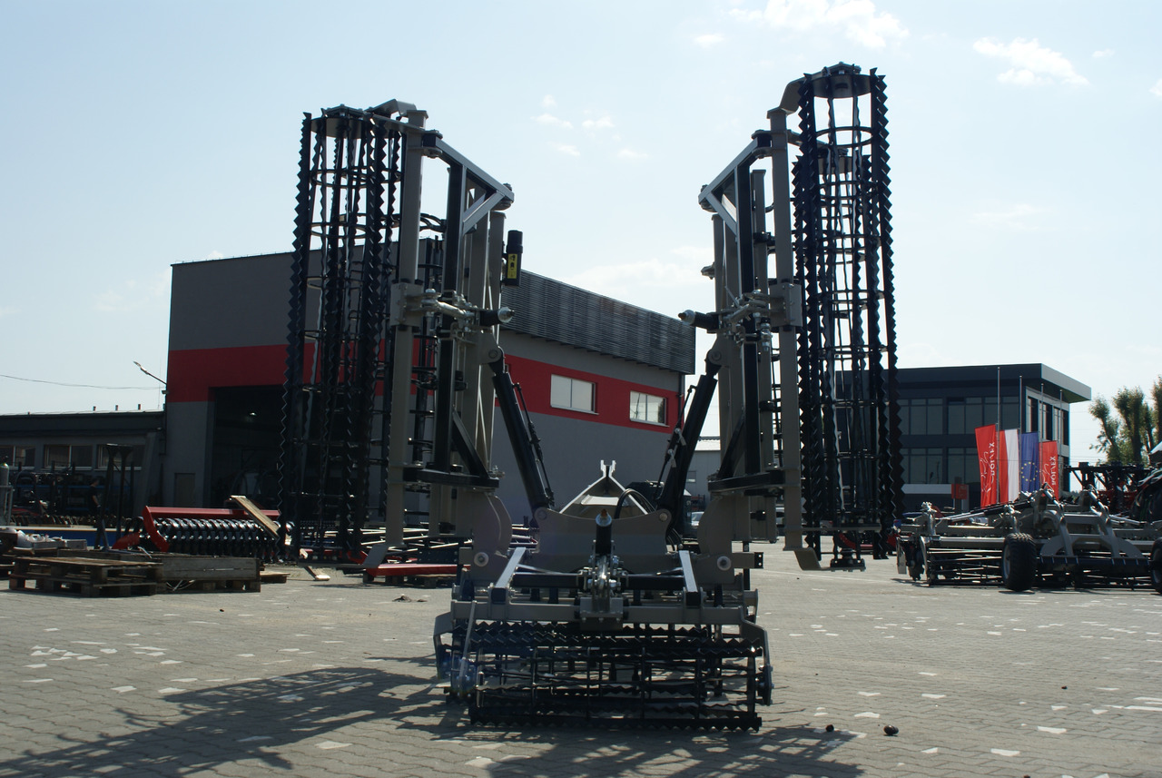 ROLEX Saatbettkombination / Hydraulically cultivator / Vibroculteur / Aggregato di coltivazione / Почвообрабатывающий гидравлический складывающийся агрегат / Agregat uprawowy hydraulicznie składany - Kultivator: bilde 2 ROLEX Saatbettkombination / Hydraulically cultivator / Vibroculteur / Aggregato di coltivazione / Почвообрабатывающий гидравлический складывающийся агрегат / Agregat uprawowy hydraulicznie składany - Kultivator: bilde 2