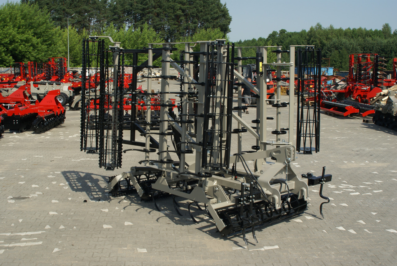 ROLEX Saatbettkombination / Hydraulically cultivator / Vibroculteur / Aggregato di coltivazione / Почвообрабатывающий гидравлический складывающийся агрегат / Agregat uprawowy hydraulicznie składany - Kultivator: bilde 1 ROLEX Saatbettkombination / Hydraulically cultivator / Vibroculteur / Aggregato di coltivazione / Почвообрабатывающий гидравлический складывающийся агрегат / Agregat uprawowy hydraulicznie składany - Kultivator: bilde 1