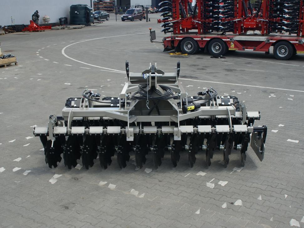 ROLEX Scheibenegge / Disc harrow with hydropack and tire roller / Dechaumeur à disques / Erpice a dischi / Дисковая борона с гидропаком и колёсным катком / Agregat talerzowy uprawowy z hydropackiem i - Skålharv: bilde 4 ROLEX Scheibenegge / Disc harrow with hydropack and tire roller / Dechaumeur à disques / Erpice a dischi / Дисковая борона с гидропаком и колёсным катком / Agregat talerzowy uprawowy z hydropackiem i - Skålharv: bilde 4