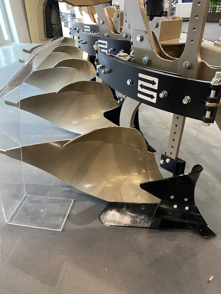 ROLEX Volldrehpflug / Rotary plough / Charrue réversible / Aratro reversibile / Оборотный плуг / Pług obrotowy 3+1 - Plog: bilde 3 ROLEX Volldrehpflug / Rotary plough / Charrue réversible / Aratro reversibile / Оборотный плуг / Pług obrotowy 3+1 - Plog: bilde 3