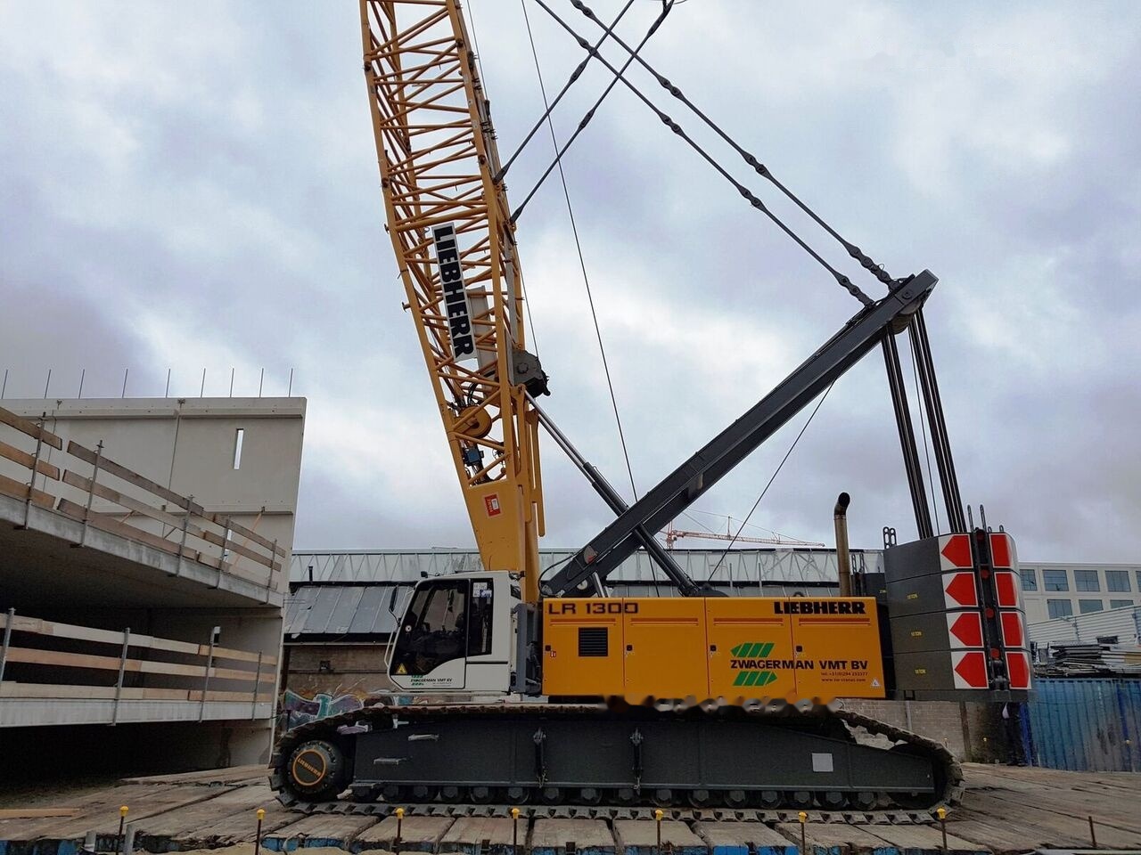 Liebherr LR 1300 - Beltegående kran: bilde 1 Liebherr LR 1300 - Beltegående kran: bilde 1