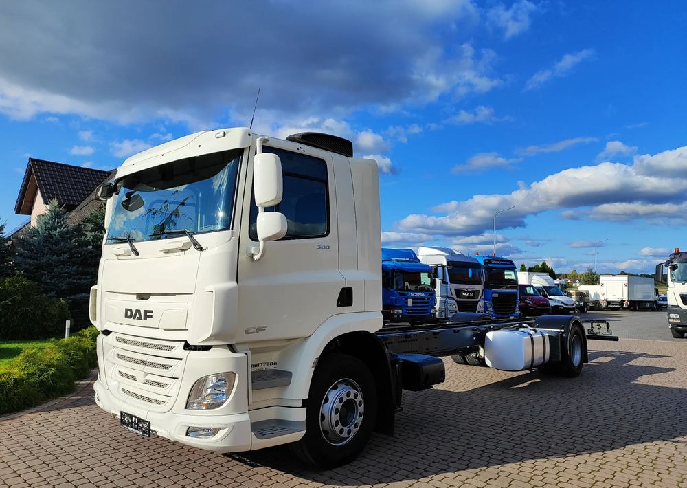 DAF CF 300 4X2 18T EURO 6 SILNIK 11L RAMA DO ZABUDOWY 176 TYS KM - Chassis lastebil: bilde 1 DAF CF 300 4X2 18T EURO 6 SILNIK 11L RAMA DO ZABUDOWY 176 TYS KM - Chassis lastebil: bilde 1