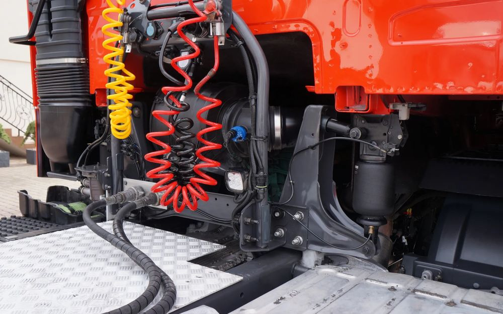 Volvo FH 4 EURO 6 GLOBETROTTER NISKI PRZEBIEG PEŁEN SERWIS - Trekkvogn: bilde 5 Volvo FH 4 EURO 6 GLOBETROTTER NISKI PRZEBIEG PEŁEN SERWIS - Trekkvogn: bilde 5