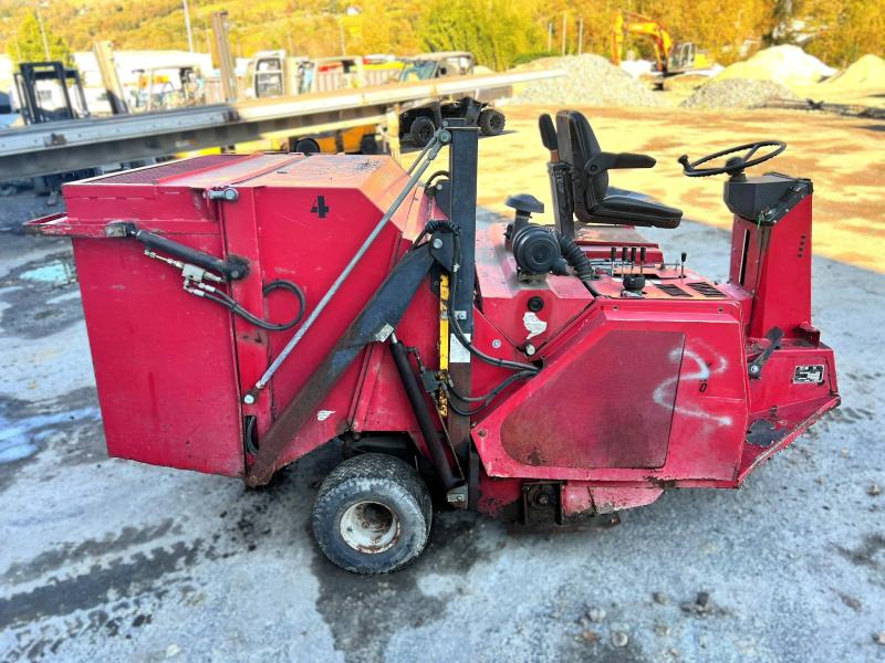 YNO 135-3 VEH Balayeuse diesel - Feiebil: bilde 3 YNO 135-3 VEH Balayeuse diesel - Feiebil: bilde 3