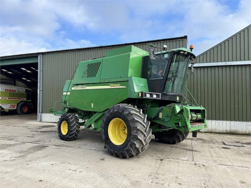 John Deere John Deere 1550 WTS c/w 620R Header - Innhøstingsutstyr: bilde 1 John Deere John Deere 1550 WTS c/w 620R Header - Innhøstingsutstyr: bilde 1