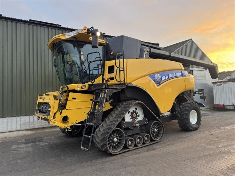 New Holland CR9080 c/w 30ft Varifeed Header - Innhøstingsutstyr: bilde 1 New Holland CR9080 c/w 30ft Varifeed Header - Innhøstingsutstyr: bilde 1