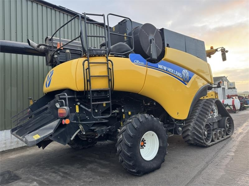 New Holland CR9080 c/w 30ft Varifeed Header - Innhøstingsutstyr: bilde 4 New Holland CR9080 c/w 30ft Varifeed Header - Innhøstingsutstyr: bilde 4