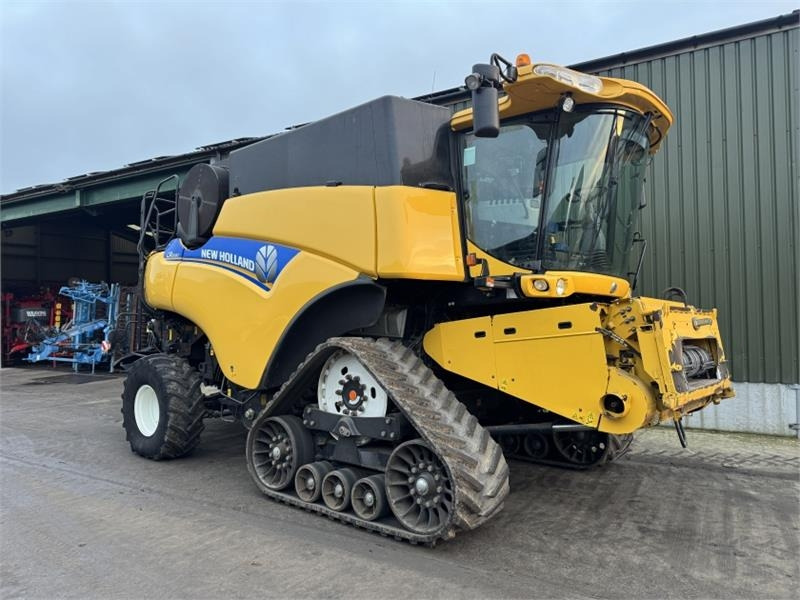 New Holland CR9080 c/w 30ft Varifeed Header - Innhøstingsutstyr: bilde 3 New Holland CR9080 c/w 30ft Varifeed Header - Innhøstingsutstyr: bilde 3