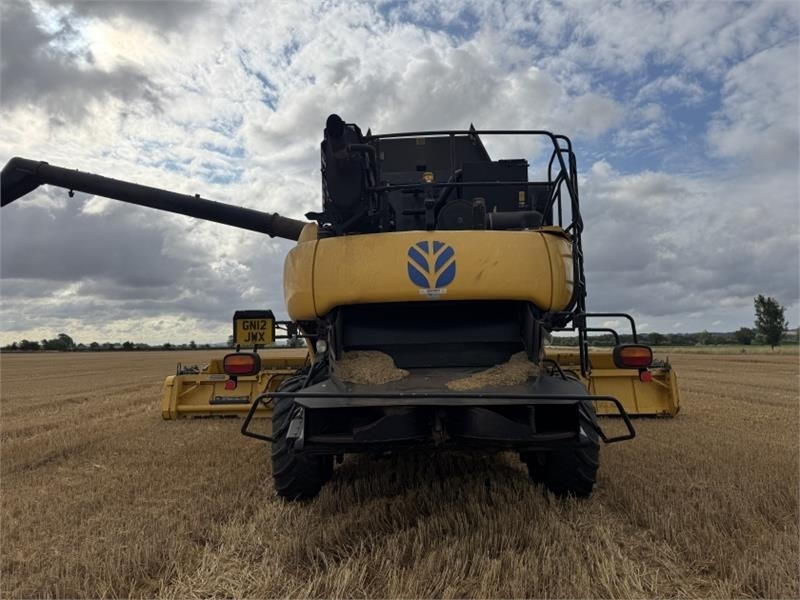 New Holland CR9090 Rotary Combine **Video Below** - Innhøstingsutstyr: bilde 4 New Holland CR9090 Rotary Combine **Video Below** - Innhøstingsutstyr: bilde 4