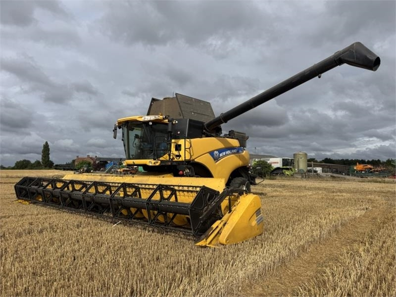New Holland CR9090 Rotary Combine **Video Below** - Innhøstingsutstyr: bilde 1 New Holland CR9090 Rotary Combine **Video Below** - Innhøstingsutstyr: bilde 1