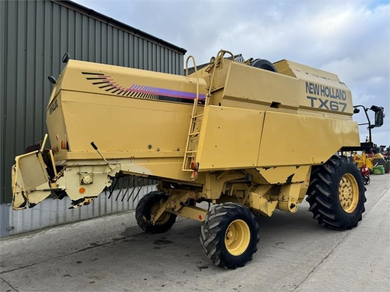 New Holland TX67 c/w 20ft Header - Innhøstingsutstyr: bilde 2 New Holland TX67 c/w 20ft Header - Innhøstingsutstyr: bilde 2