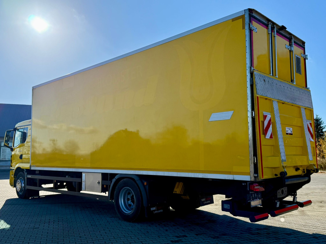 MAN 18.320 / IZOTERMA / GRZANA / WINDA / 20 EUROPALET / AUTOMAT / 170 TYŚ KM / 2021 R / SYPIALKA / CAŁY NA PODUSZKACH / SPROWADZONY / JAK NOWY - Isotermisk lastebil: bilde 3 MAN 18.320 / IZOTERMA / GRZANA / WINDA / 20 EUROPALET / AUTOMAT / 170 TYŚ KM / 2021 R / SYPIALKA / CAŁY NA PODUSZKACH / SPROWADZONY / JAK NOWY - Isotermisk lastebil: bilde 3