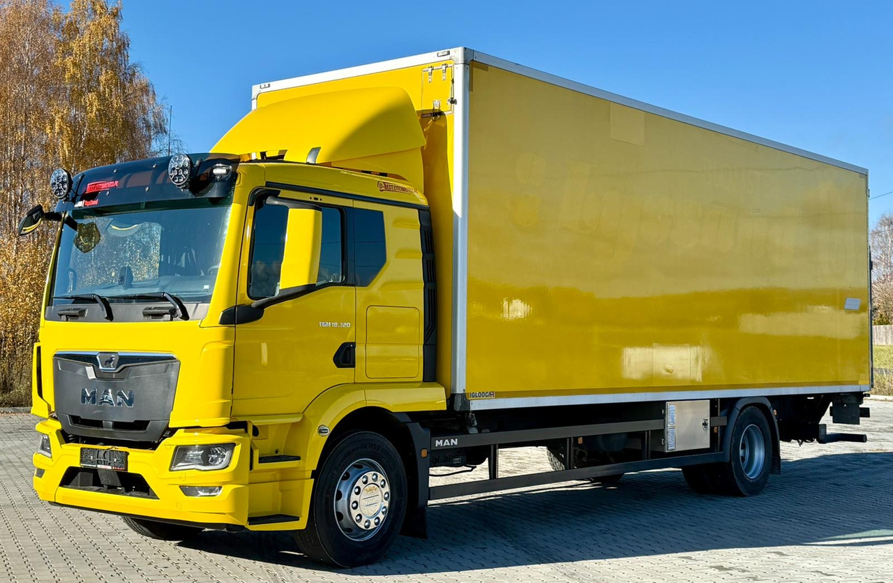 MAN 18.320 / IZOTERMA / GRZANA / WINDA / 20 EUROPALET / AUTOMAT / 170 TYŚ KM / 2021 R / SYPIALKA / CAŁY NA PODUSZKACH / SPROWADZONY / JAK NOWY - Isotermisk lastebil: bilde 2 MAN 18.320 / IZOTERMA / GRZANA / WINDA / 20 EUROPALET / AUTOMAT / 170 TYŚ KM / 2021 R / SYPIALKA / CAŁY NA PODUSZKACH / SPROWADZONY / JAK NOWY - Isotermisk lastebil: bilde 2