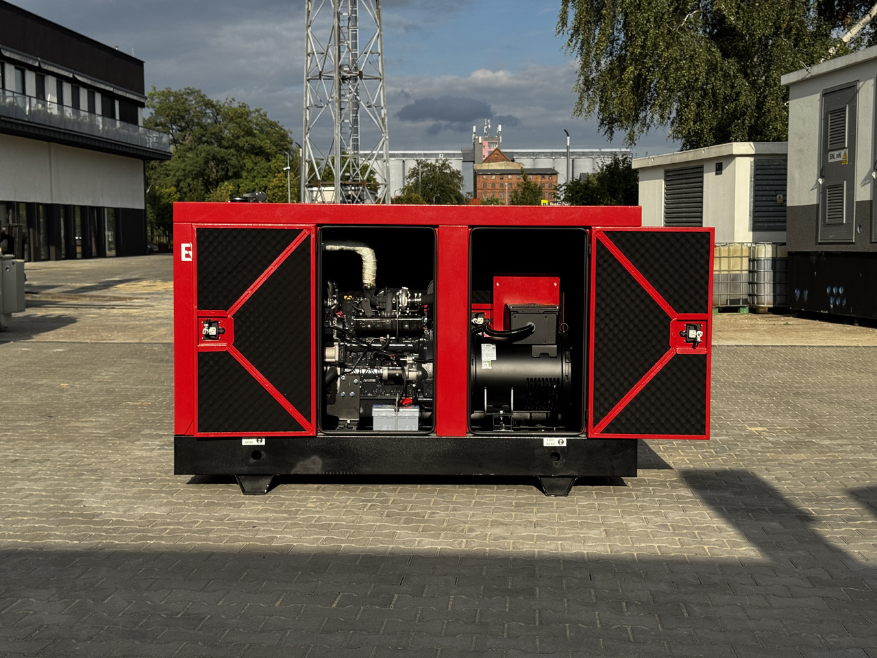 IVECO 30 kVA / 24 kW - Elektrisk generator: bilde 4 IVECO 30 kVA / 24 kW - Elektrisk generator: bilde 4