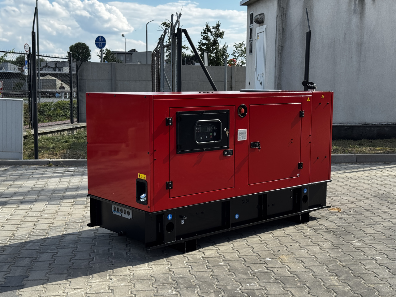 IVECO 80 kVA / 65 kW - Elektrisk generator: bilde 2 IVECO 80 kVA / 65 kW - Elektrisk generator: bilde 2