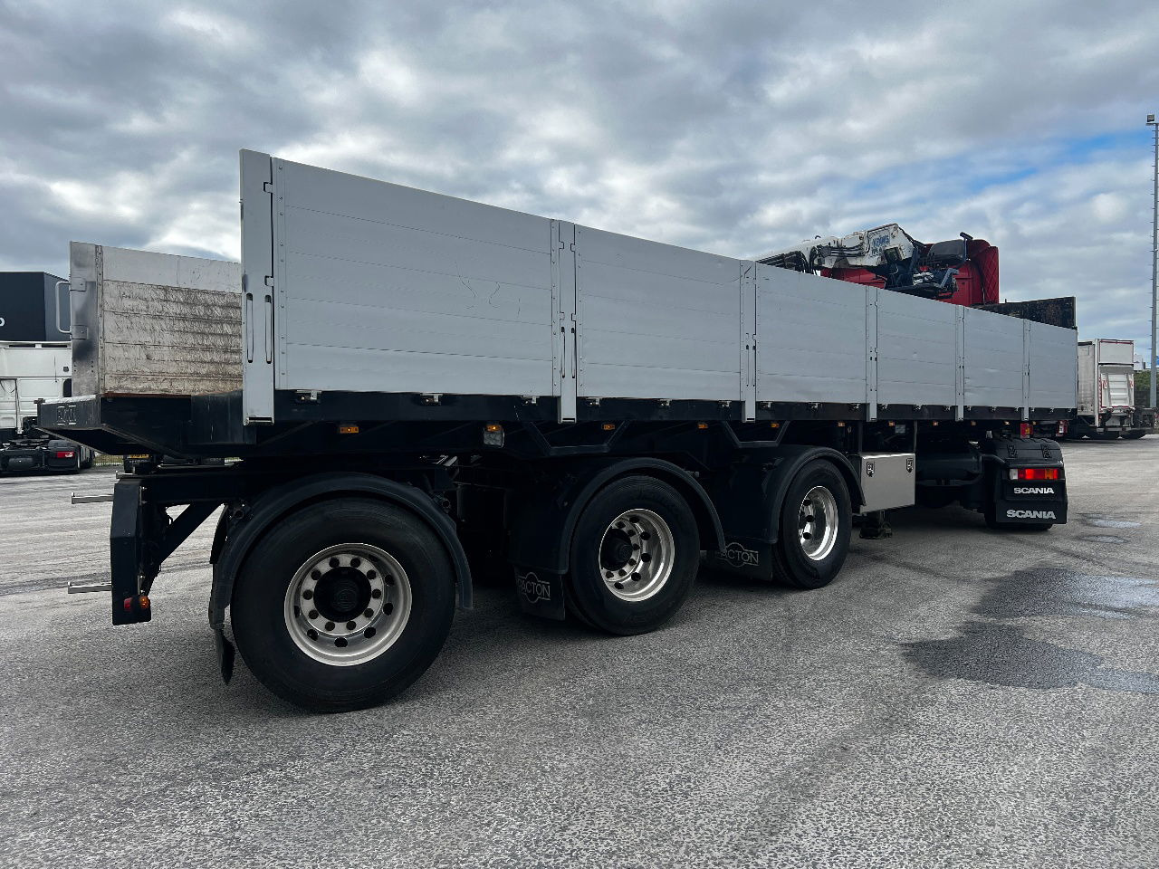 Pacton Stenenoplegger met Kennis 14.000 Kraan, Crane - Åpen semitrailer: bilde 4 Pacton Stenenoplegger met Kennis 14.000 Kraan, Crane - Åpen semitrailer: bilde 4