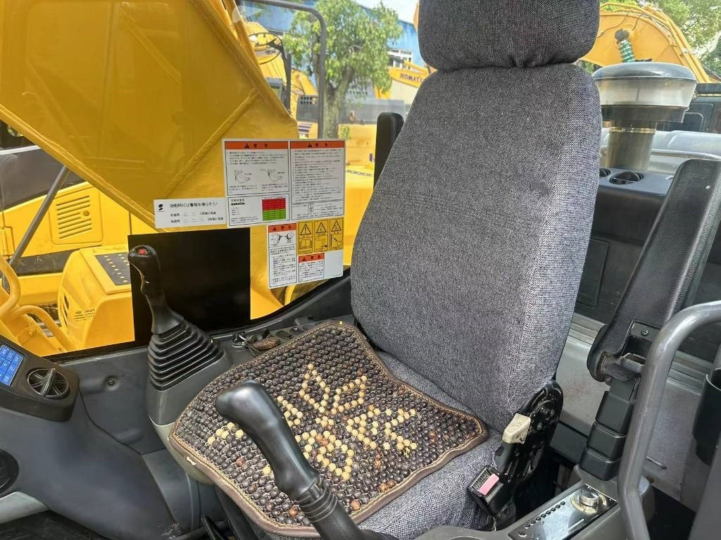 Komatsu PC 220-8 - Beltegraver: bilde 3 Komatsu PC 220-8 - Beltegraver: bilde 3