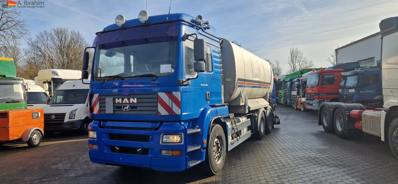 MAN TGA Asphaltspritze Schäfer 20 000 Liters - Tankbil: bilde 1 MAN TGA Asphaltspritze Schäfer 20 000 Liters - Tankbil: bilde 1