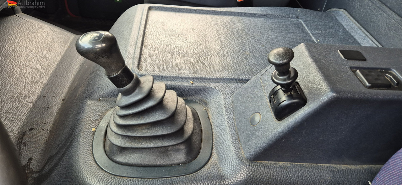 Mercedes-Benz 823 LBW | Radstand 4900 mm | 7.2 m Pritsche Klima | 3 Pedals - Varebil med kapell: bilde 3 Mercedes-Benz 823 LBW | Radstand 4900 mm | 7.2 m Pritsche Klima | 3 Pedals - Varebil med kapell: bilde 3