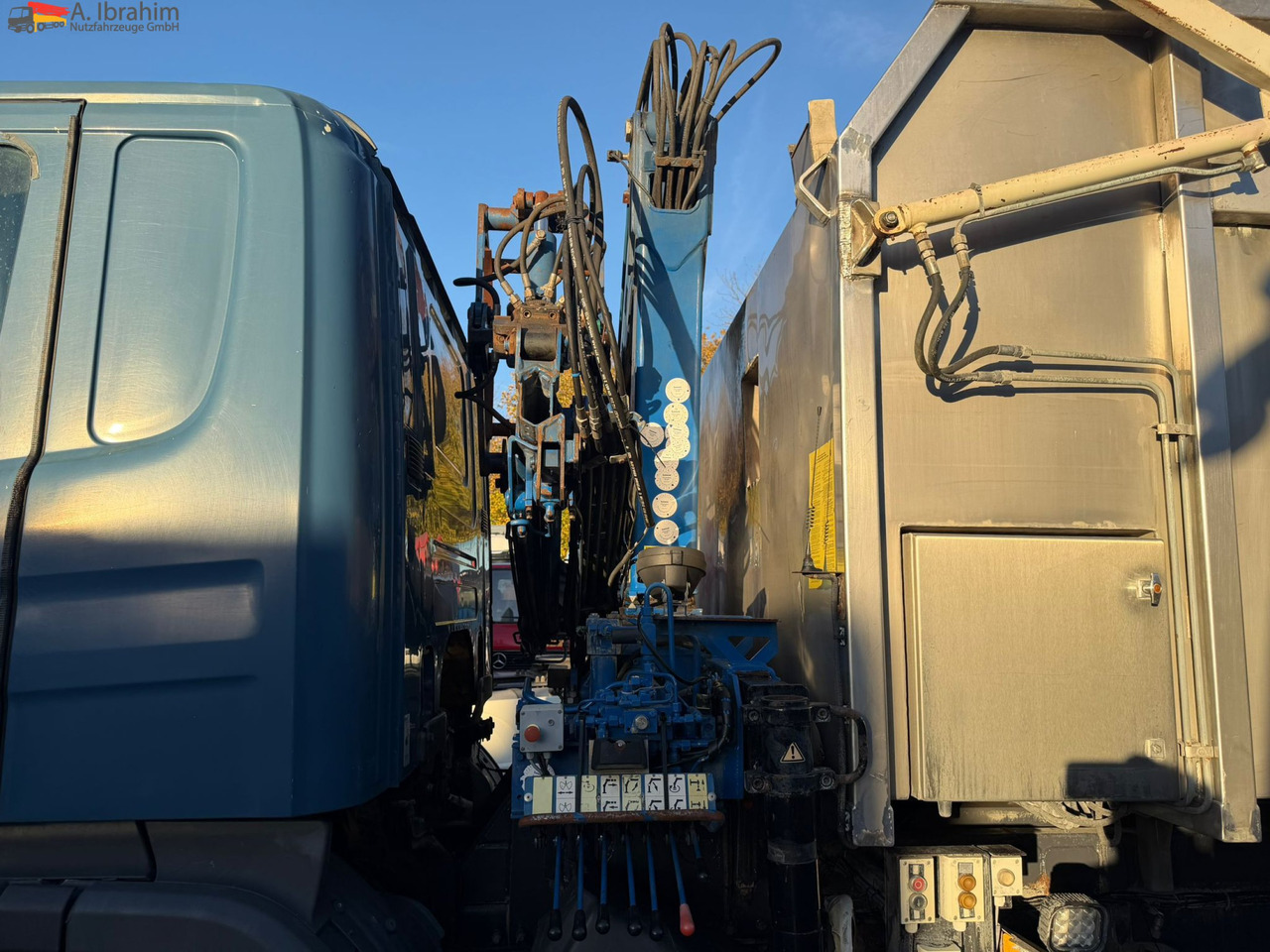 Scania B4X2 Edelstahlkipper für Tierkörperbeseitigung Kran MKG - Søppelbil: bilde 4 Scania B4X2 Edelstahlkipper für Tierkörperbeseitigung Kran MKG - Søppelbil: bilde 4