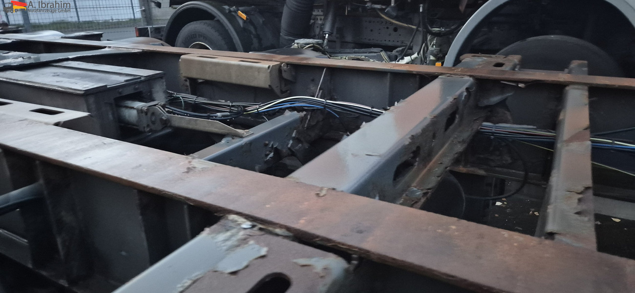 Schmitz SCF24 2x20,30,40,45 ft Multichassis, ausziehbar - Container-transport/ Vekselflak semitrailer: bilde 3 Schmitz SCF24 2x20,30,40,45 ft Multichassis, ausziehbar - Container-transport/ Vekselflak semitrailer: bilde 3