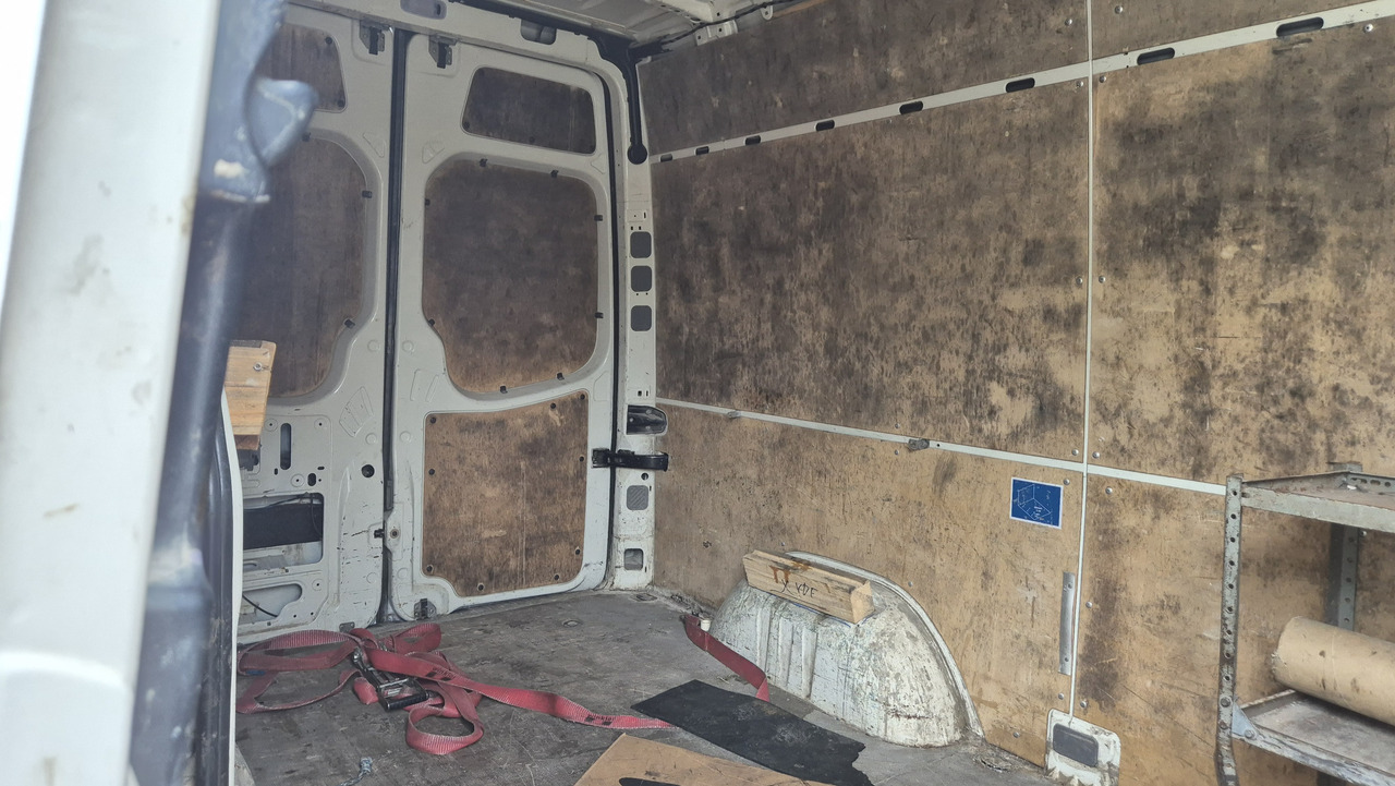 VW Crafter 2.5 Diesel Rost ja, technisch super, HU neu 01 2025 - Kassebil: bilde 5 VW Crafter 2.5 Diesel Rost ja, technisch super, HU neu 01 2025 - Kassebil: bilde 5