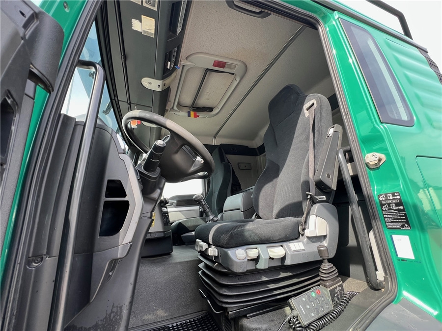 Interior photo 1: Trekkvogn MAN TGX 18.480/RETARDER/Hidralik