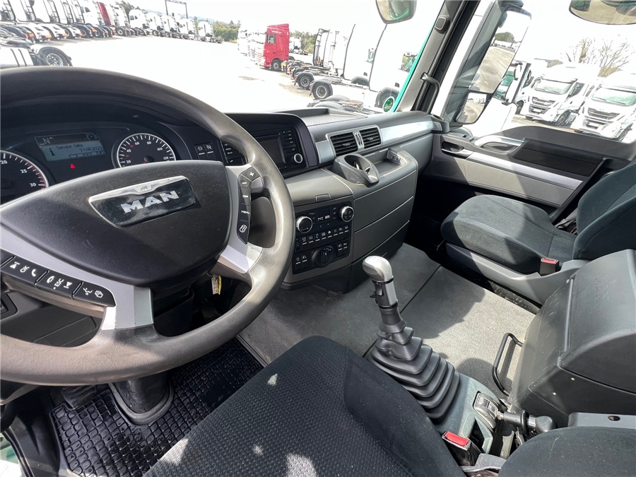 Interior photo 2: Trekkvogn MAN TGX 18.480/RETARDER/Hidralik