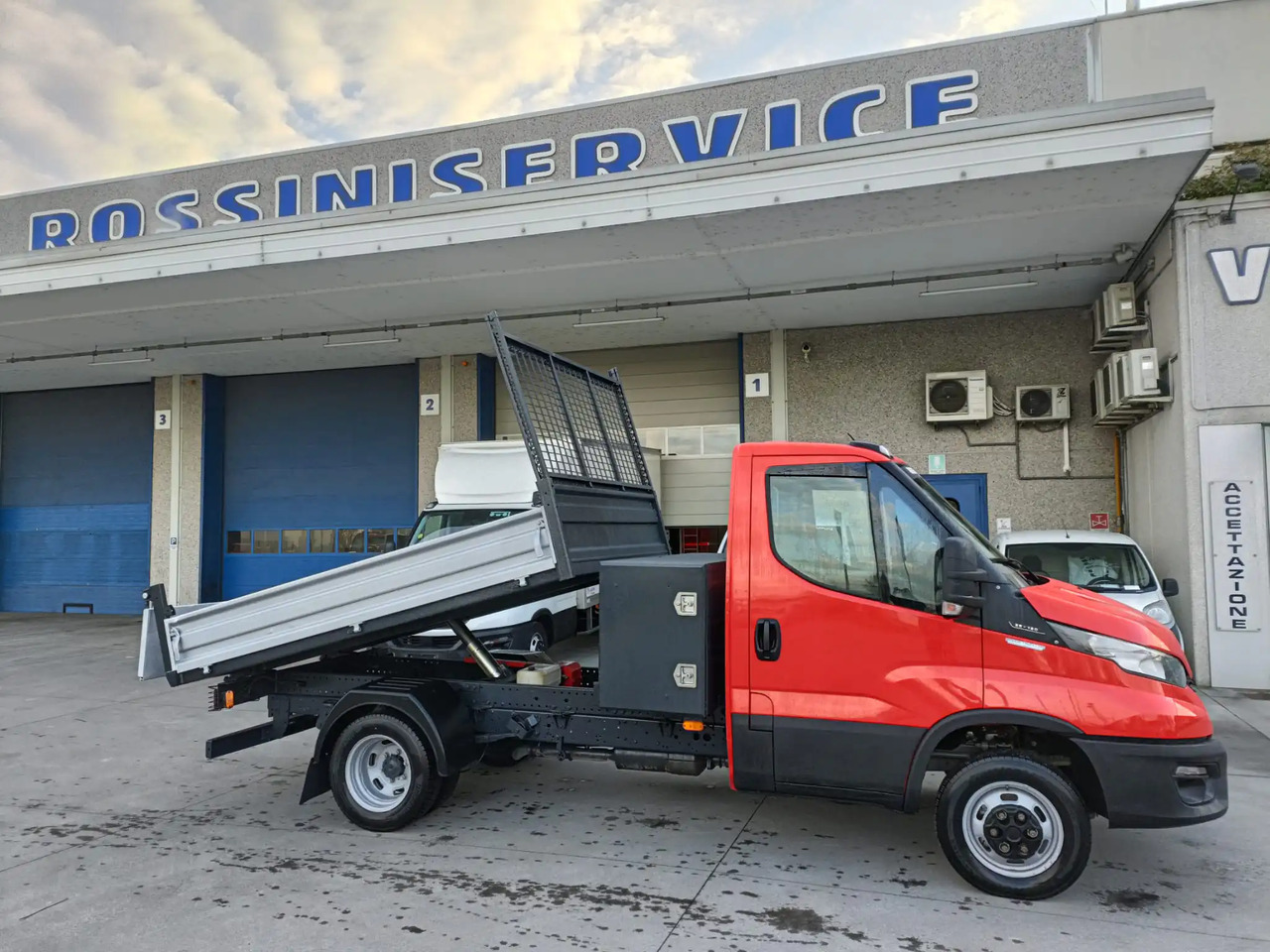 IVECO DAILY 35C12 RIBALTABILE - Varebil med tipp: bilde 4 IVECO DAILY 35C12 RIBALTABILE - Varebil med tipp: bilde 4