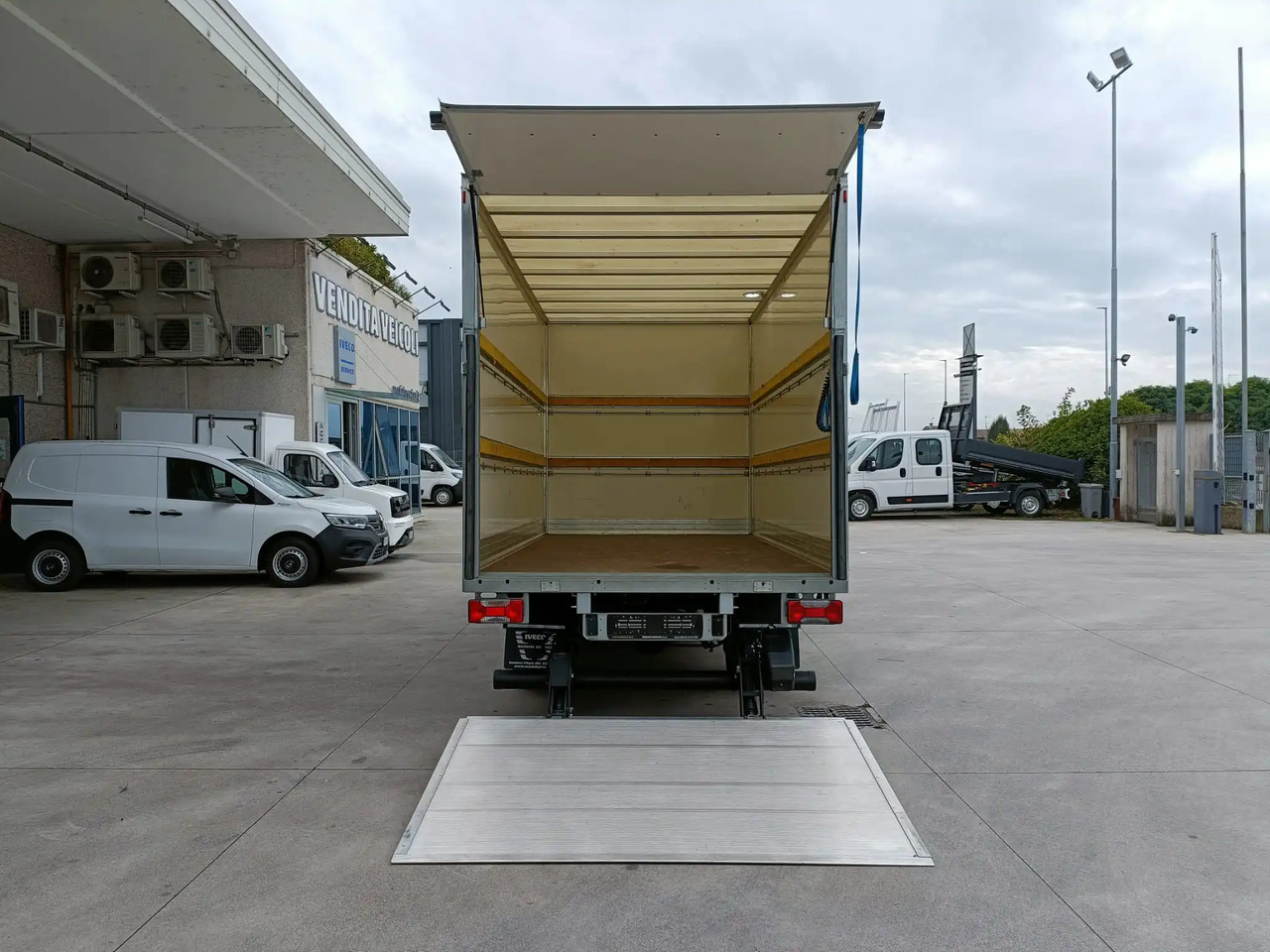 Varebil med skap IVECO DAILY 35C16 3.0: bilde 7
