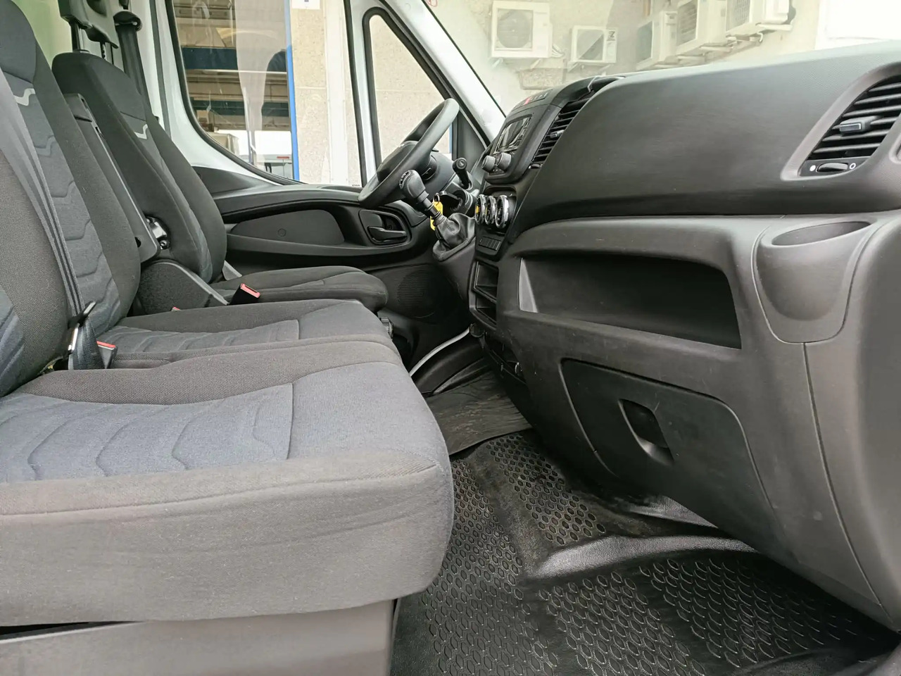 Varebil med skap IVECO DAILY 35C16 3.0: bilde 15