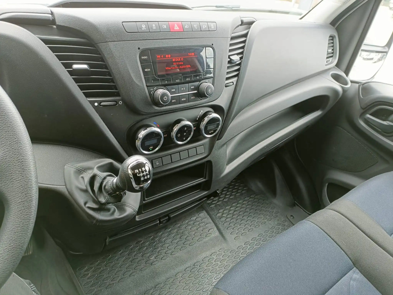 Varebil med skap IVECO DAILY 35C16 3.0: bilde 10