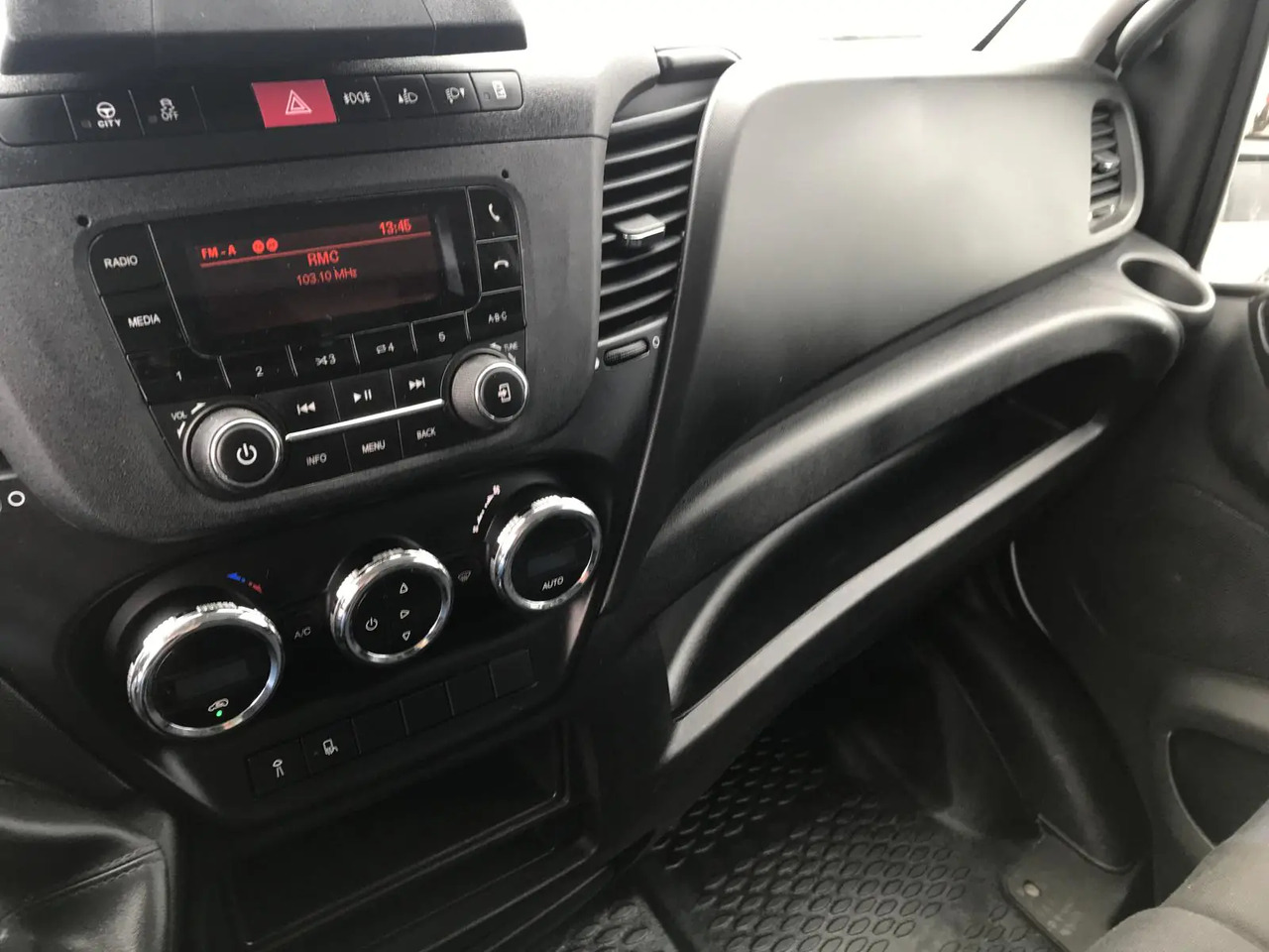 IVECO DAILY 35C16 CC 3000 - Varebil med kapell: bilde 5 IVECO DAILY 35C16 CC 3000 - Varebil med kapell: bilde 5