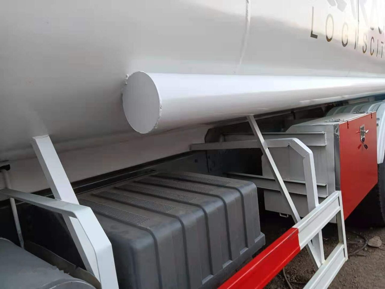 Howo 371 - Tankbil: bilde 5 Howo 371 - Tankbil: bilde 5