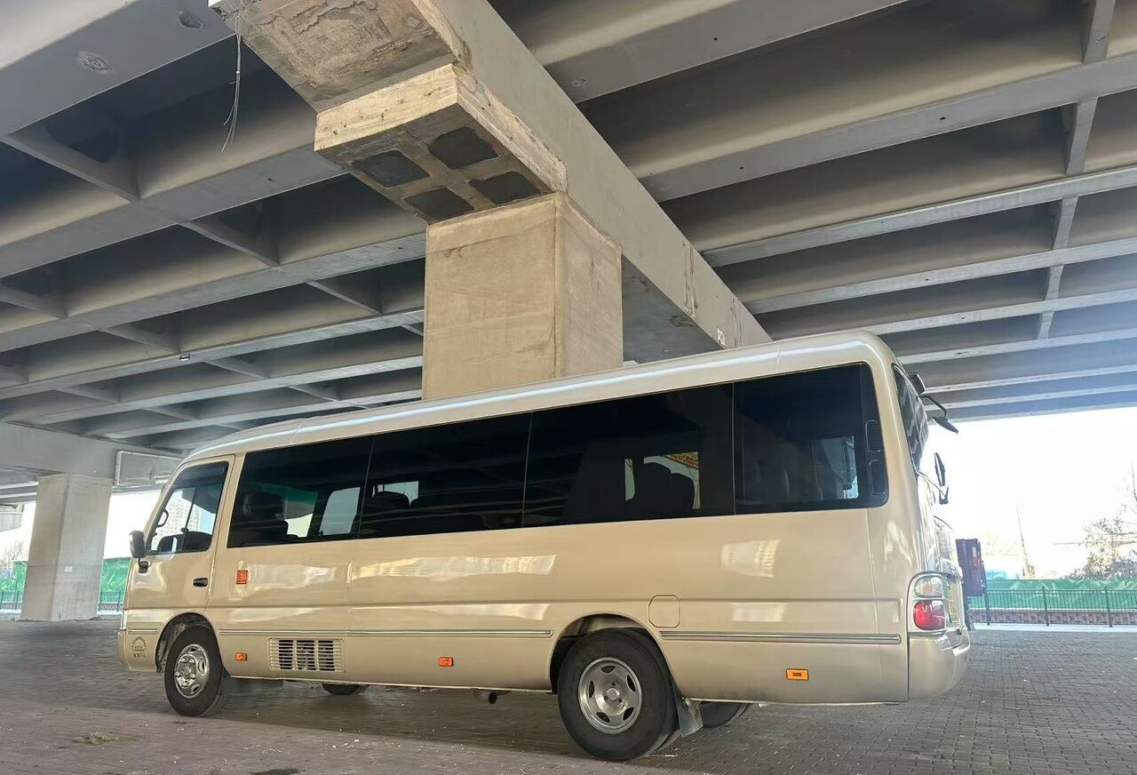 Toyota 1HZ - Forstadsbus: bilde 1 Toyota 1HZ - Forstadsbus: bilde 1