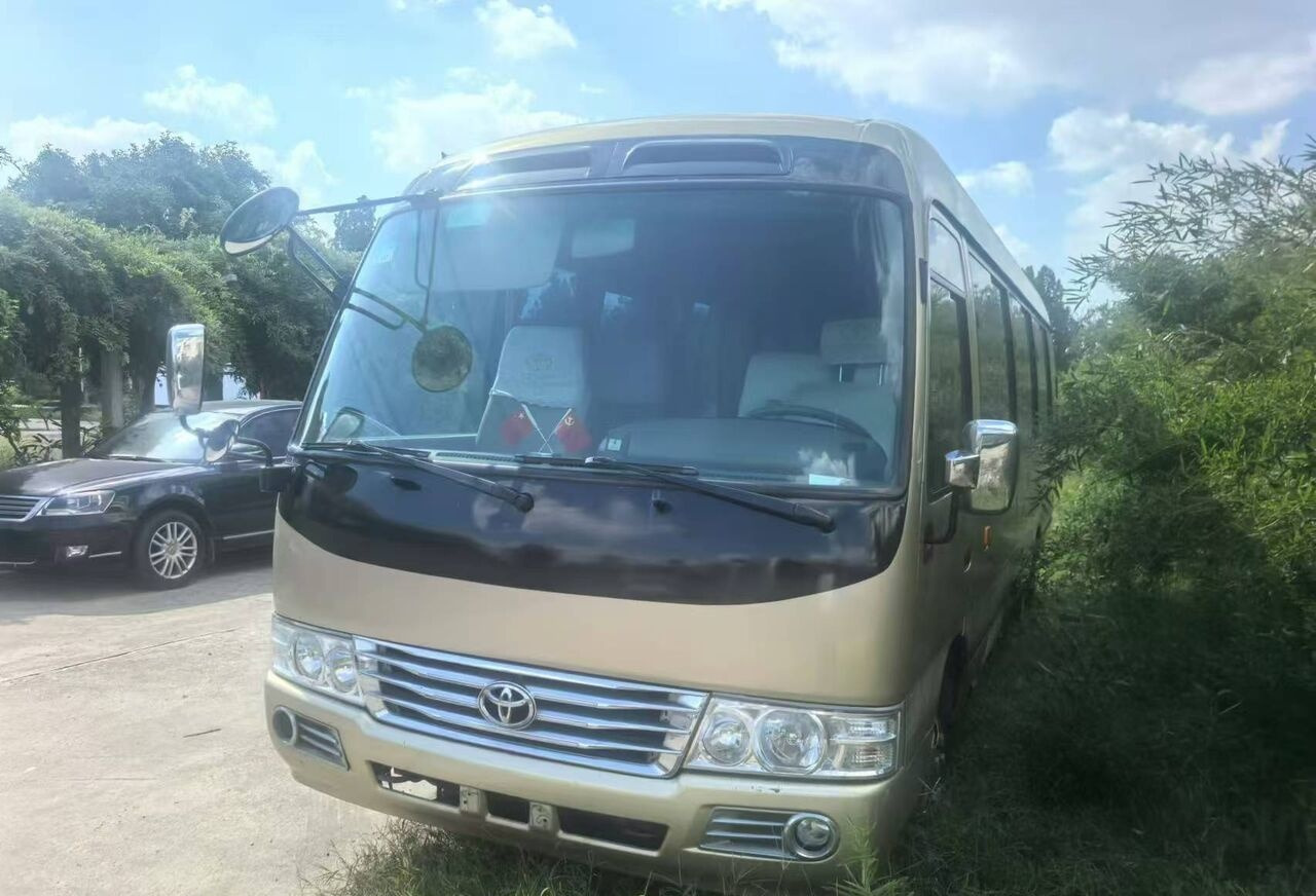 Toyota Coaster - Forstadsbus: bilde 1 Toyota Coaster - Forstadsbus: bilde 1