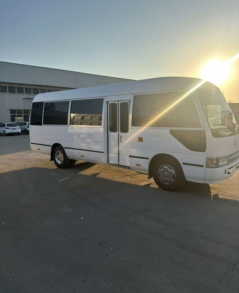 Toyota Coaster - Forstadsbus: bilde 2 Toyota Coaster - Forstadsbus: bilde 2