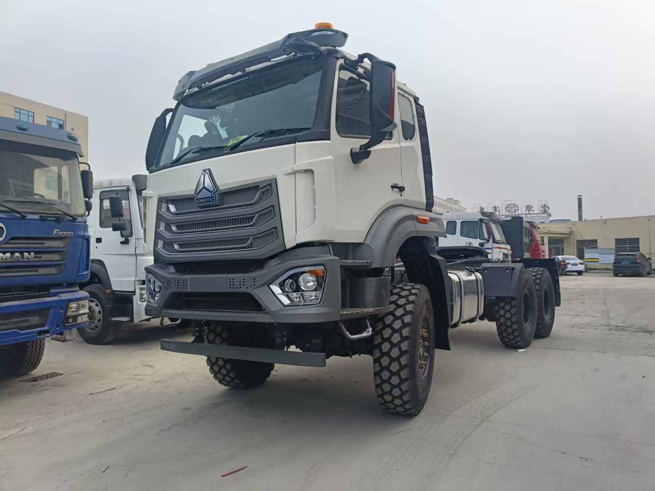 HOWO 6x6 - Trekkvogn: bilde 1 HOWO 6x6 - Trekkvogn: bilde 1